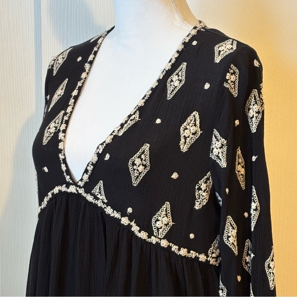 Free People Diamond Embroidery Top Bell Sleeves Medium - Picture 8 of 16